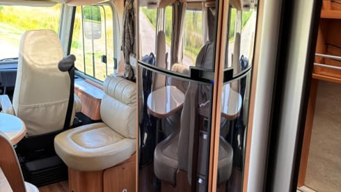 Hymer-Wohnmobil für 4 Personen, integriert ab 2015