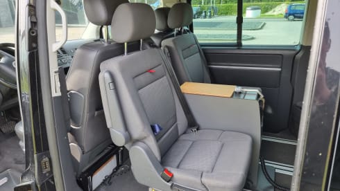 Black 2.5 TDI Multivan T5 Highline Camperbus