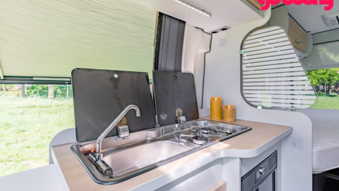 Coopernicus, 2021 – Comfortable 2p Karmann 600, parking air conditioning, length beds, automatic, biker