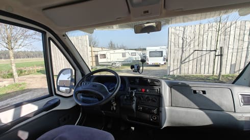 Gezellige 4-persoons alkoofcamper – ideaal voor stel of klein gezin