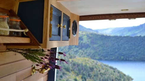 Quincy – Boutique hotel vibes in a stylish off-grid camper