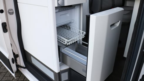 4 personen  – 4p VW GRAND CALIFORNIA automatic all luxury toilet and shower BJ 2022