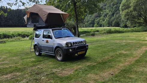 Vivi l'avventura con questa Suzuki Jimny dotata di tenda da tetto!