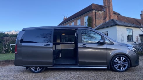 Woody – 2 berth Mercedes-Benz bus from 2018