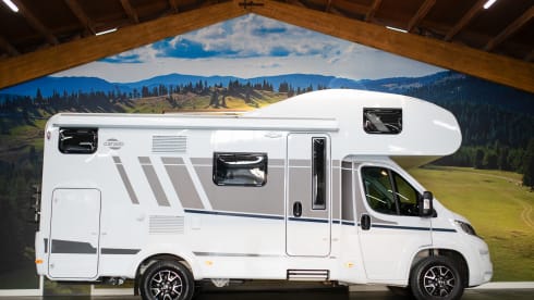 Spacious 6p Carado 361 alcove from 2024