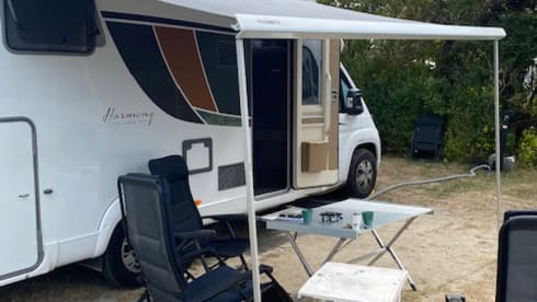 Luxurious, modern 4-person Bürstner with queen bed, pull-down bed and bicycle rack