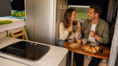 Houseonwheels Black edition – Renault Master campervan 25 novembre 4000 km bagno con doccia/WC riscaldatore ausiliario.