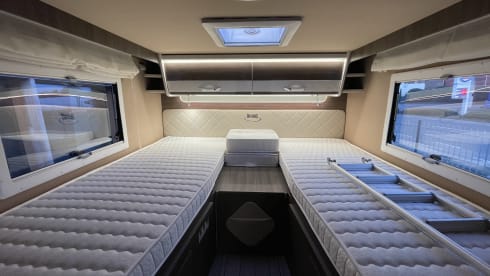 5p Ford bus uit 2024 MClouis CARAT 