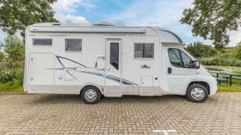 Nice Fiat semi-integrated camper for 5p