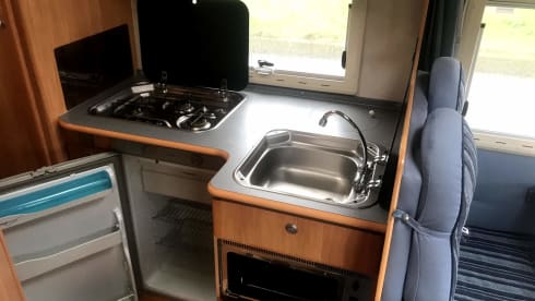 Bob – Spacious, cozy camper with air conditioning + navigation for family