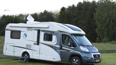 Beautiful 4 person Knaus Skywave
