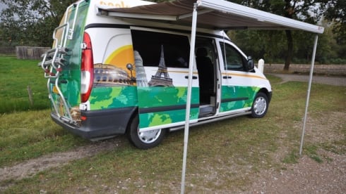 Type 3B – Tough Mercedes Vito with a big bed