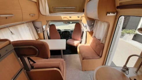 Camper 5 – Camper 5 - Fiat Ducato - The ideal family Camper with 2 Bunk beds.
