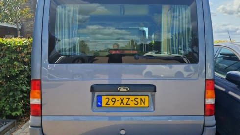 4p Ford campervan uit 2003