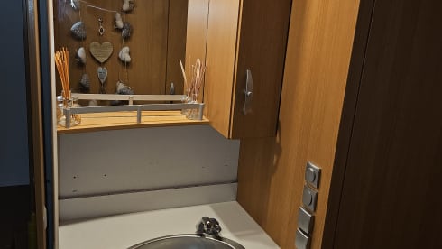 Blessy – 4 berth Knaus Luxury Motorhome