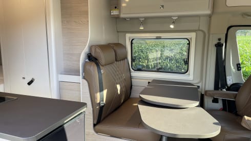 The MAD Van – Pop-up 4p Bürstner campervan uit 2023