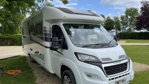 The Breeze – Comfortable, spacious and well equipped motorhome.