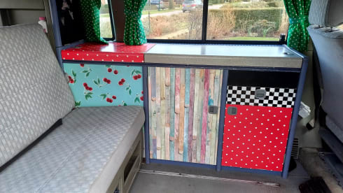 Chilly – 6p Volkswagen Westfalia California campervan from 1992