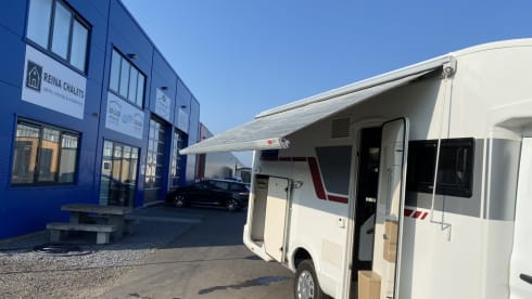 Luxurious, modern family camper