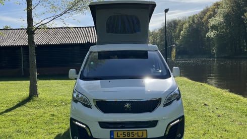 L-585-LJ – 4p Fixxter campervan from 2021