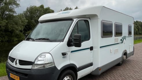 2p Weinsberg semi-integrated uit 2009