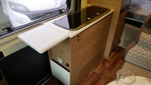 McLouis 5 Menfys Silverline, Sleep / 4 Seats.