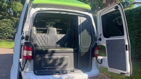 The Green Machine – Volkswagen T5 - Sleeps 4, fab fun!