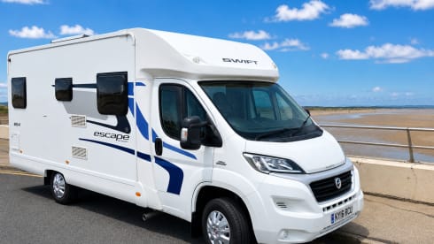 Hamish – Modern 4 Berth Motorhome Located in St Andrews, Scotland