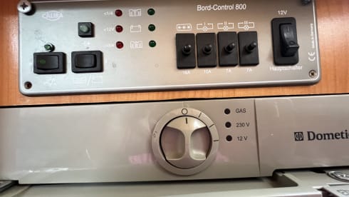 Super-camper – 2-person Mercedes-Benz bus from 2001