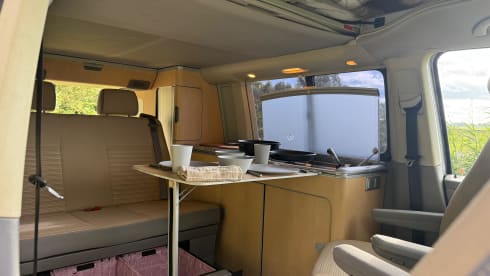 4p Volkswagen campervan uit 2004