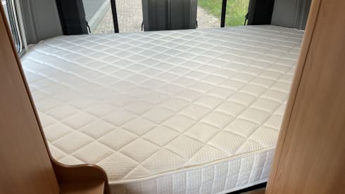  Pössl 2Win Fixed bed, Air conditioning, AUTOMATIC 3.0L 158hp