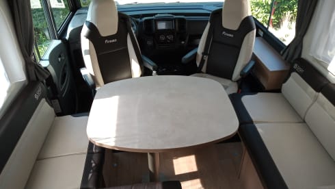 Tino – Comfort family camper for 5p - ITINEO SB740 (integral from 2022)