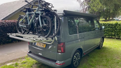 Prachtige Volkswagen California – Almost new. Carefree on the road with this beautiful, compact bus.