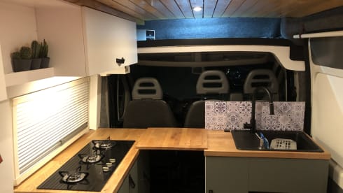 Peus – Off-grid camper with new interior 2023