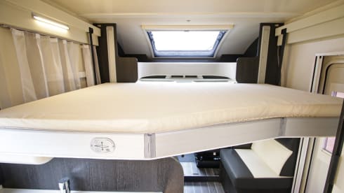 Kronos 284TL – Autocaravana en Alicante/ Torrevieja desde 100€/noche — ¡Vuela y conduce!