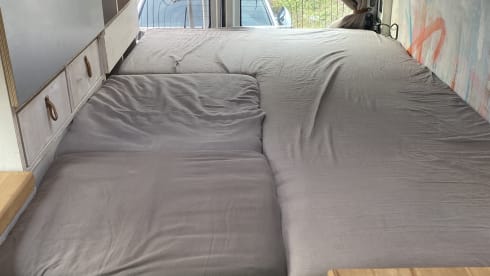 2p Off Grid Master campervan 2009