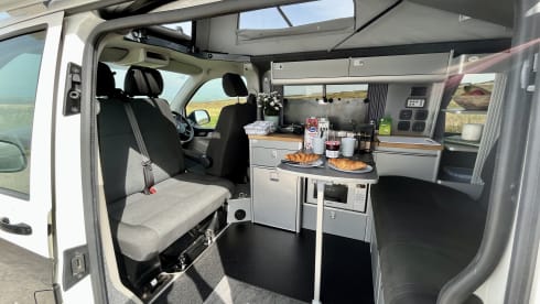 Sally – 4 berth Volkswagen Transporter campervan