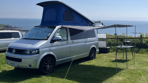 Hayes – LWB 4 Berth VW Transporter with 'king size' bed & pop top