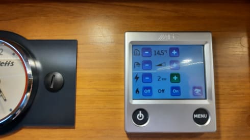 Black Magic – 4p Dethleffs semi-integrated from 2013