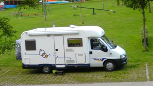 Dinghy  – Very neat and cozy camper for 2 people with sufficient storage space.