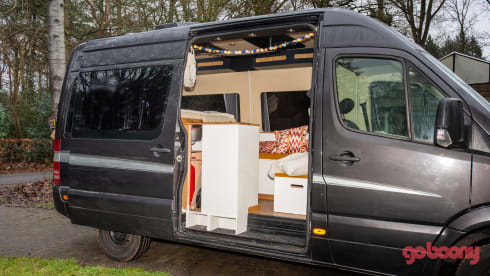 Bruce – Off-grid Mercedes-Benz camper!