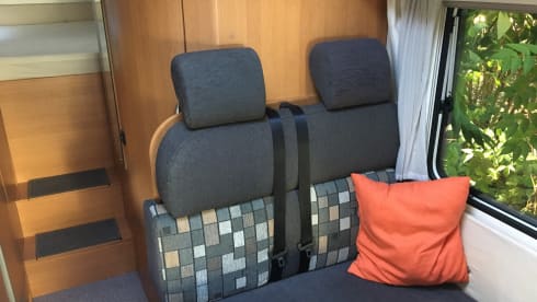 Nice walk with spacious 4-person camper