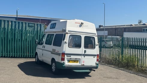 Bertie – 4 berth Ford campervan from 2000