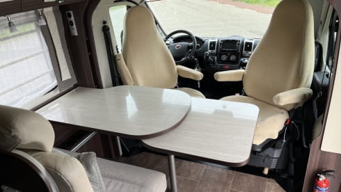 Joep – Luxe Bürstner camper > KINGSIZE BED  (TV-AIRCO-VRIJE KM)