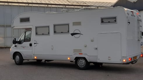 Fijne ruime camper 2 tot 6 persoons
