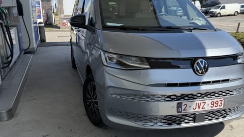 Camper Volkswagen per 4 persone, modello 2026.