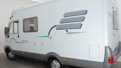 Hymer vast bed – Luxury entrance Hymer B574