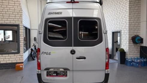 4-seater Mercedes-Benz bus from 2023