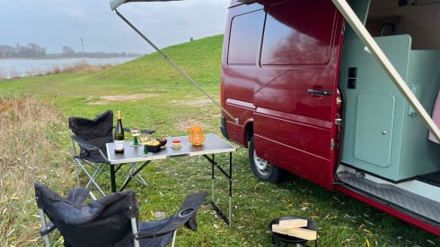 DiDi – Hip self-sufficient 2p VW Bus camper