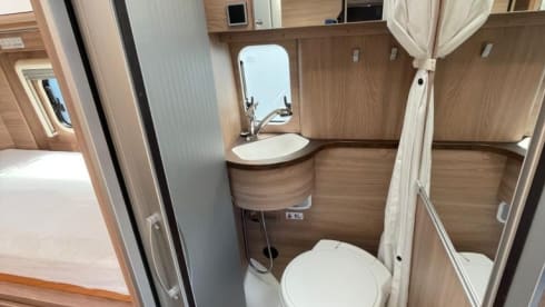 Laika automaat – Laika with Automatic, Super nice and handy bus camper, air conditioning 2022